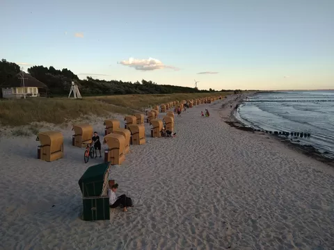 Weisse Sandstrände, reetgedeckte Häuser und beeindruckende Sonnenuntergänge – die letzten Reisetage am Ostseebad Zingst genoß der Allgäuer ganz besonders. *