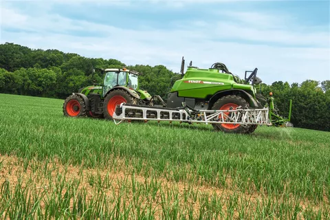 Fendt Traktor mit dem Fendt Rogator 366