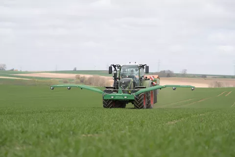 Düngung und Pflanzenschutz mit dem NEXT GreenSeeker und dem Fendt 800 Vario