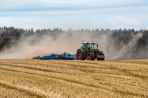 Stoppelbearbeitung mit dem Fendt 900 Vario Gen6