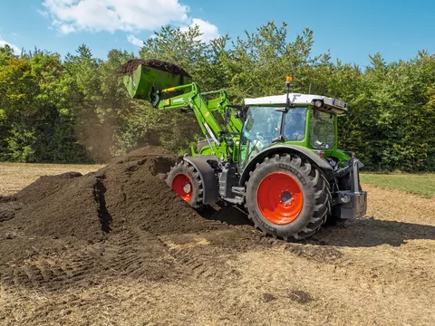 Frontlader-Nachrüstlösung für Fendt 200 und 300 Vario dank zusätzlicher Hydraulikventile