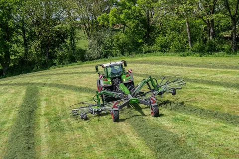 Automatische Aushebung bei bereits geschwadeter Teilfläche mit Fendt Former