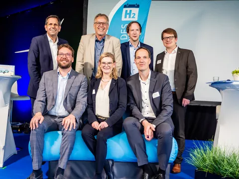 Dr. Benno Pichlmaier mit Teilnehmern der Podiumsdiskussion