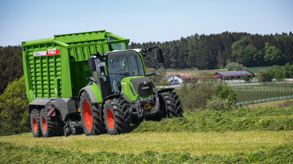 Fendt 300 Vario mit Fendt Tigo bei der Grünfutterernte