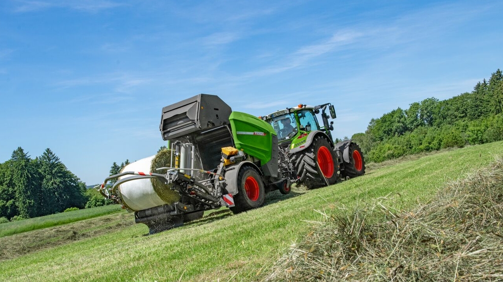 Ballenübergabe Fendt Rotana Combi Rundballenpresse