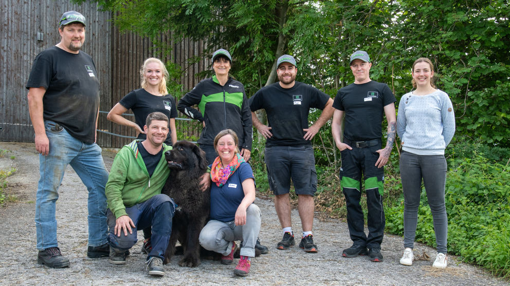 Dreckige Arbeitskleidung und ein Lächeln auf dem Gesicht #TEAMFENDT nach getaner Arbeit