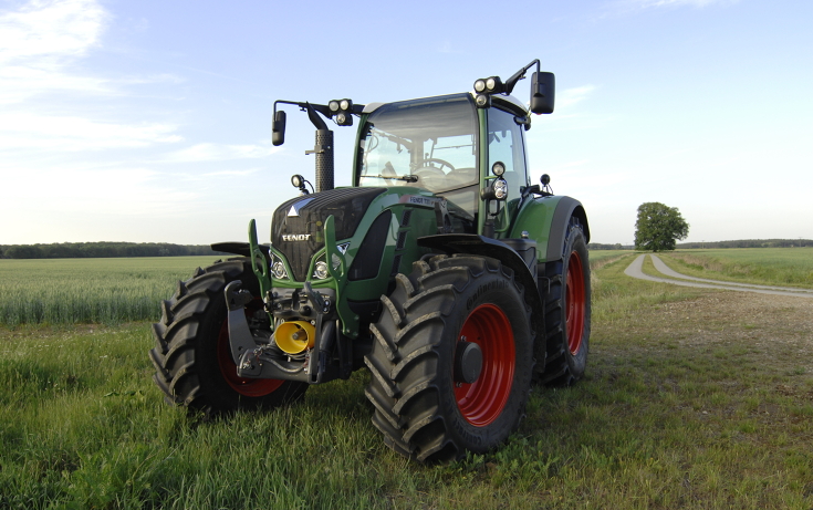 Fendt 724 Vario Gen4 von schräg vorne