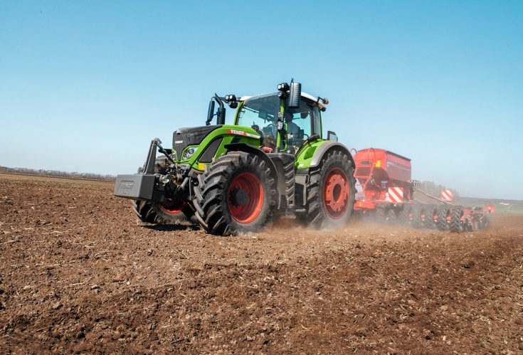 Fendt 724 Vario Gen6 bei der Aussaat