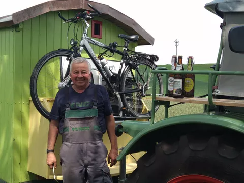 Fendt fans everywhere, here we see some in the Coburg district.*