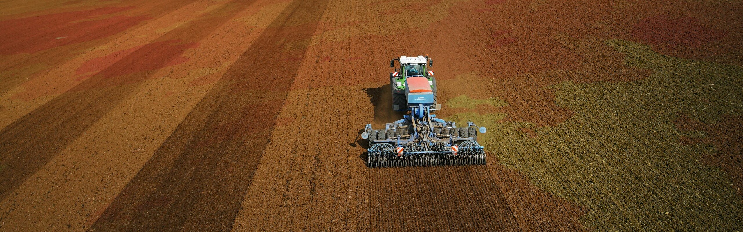 Close-up of tillage with machine control and FendtONE onboard