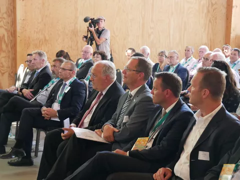 Am Eröffnungsanlass erhielten geladene Gäste aus Politik und Wirtschaft einen Einblick, was digitale Landwirtschaft und Smart Farming bedeuten.