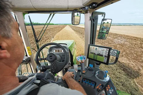 Fendt 900 MT aus Sicht des Fahrerarbeitsplatzes