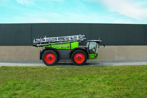 Dreifach geklapptes Gestänge beim Fendt Rogator 600