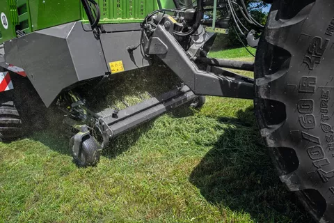 Nahansicht der Pick-Up der Silagereihen beim Fendt Tigo