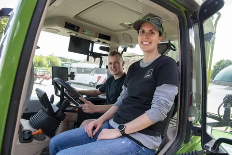 Fendtlerin fährt auf dem Fendt Vario mit