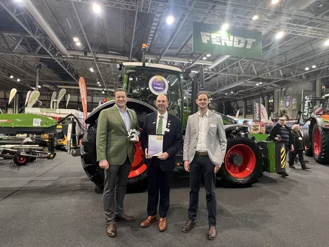 Dr. Dominic Esser (Director Fendt Sales EME), Martin Hamer (Fendt Sales Manager für Nordwesteuropa) und Ed Dennett (Fendt Retail Market Manager für Nordwesteuropa)