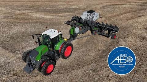 Fendt MOMENTUM 30' gezogen von einem Fendt Traktor