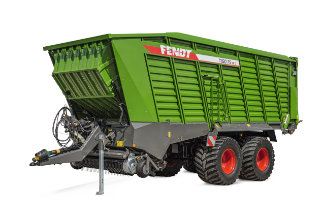 Der Fendt Tigo Ladewagen in bekannter nature-green grüner Lackierung mit roten Felgen