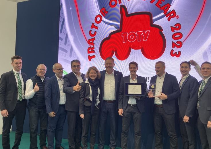 Fendt Management team auf der TotY 2023 Bühne mit dem Preis