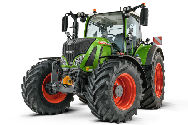 Fendt 700 Vario Gen6 valgel taustal.