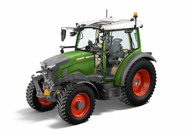 Imagen aislada de un tractor Fendt e100 Vario estándar