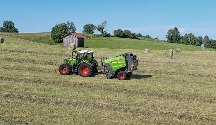 Fendt 500 Vario és Rotana V üzem közben a mezőn