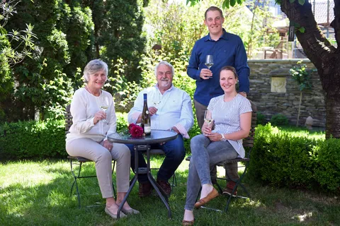 Gertrud, Hans and Carolin Hoffranzen (sitting) and Martin Schu-Hoffranzen (standing). (Photographer: Willy Speicher)