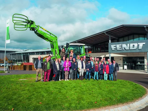 Visitors in front of the Fendt Forum