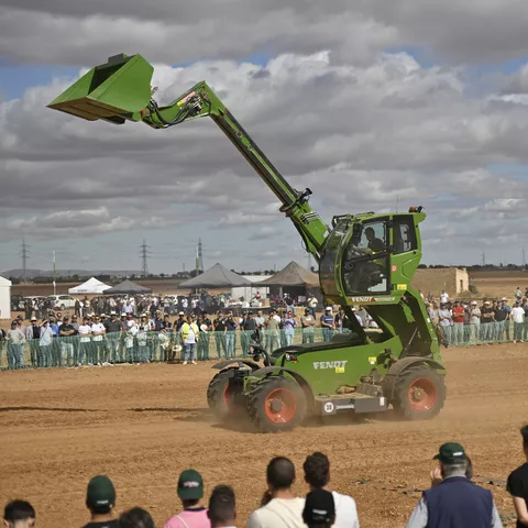 A Fendt Cargo T telehander being presented with its lift cab at the Fendtgüinos 2024,people watching in the front and back of the image