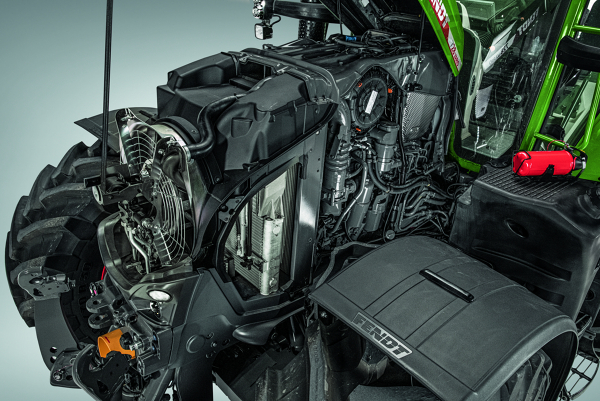 Close-up of the engine and fan of the Fendt 700 Vario Gen7.