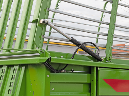 Close-up of the hydraulics of the dry forage assembly