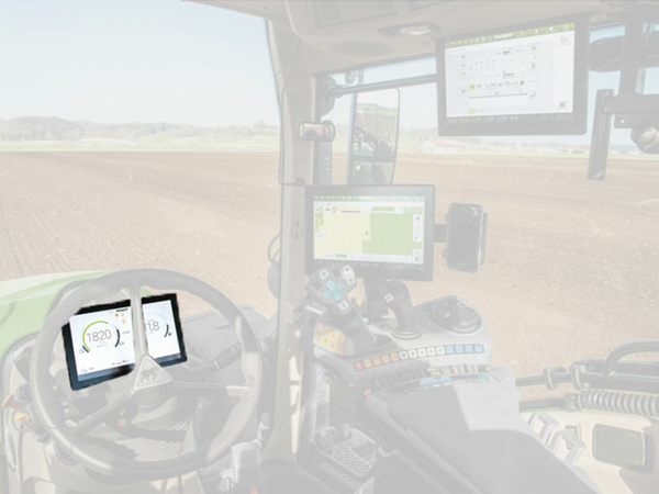 Close-up of the Fendt 700 Vario Gen6 cab, in which the digital 10" dashboard is highlighted in colour.