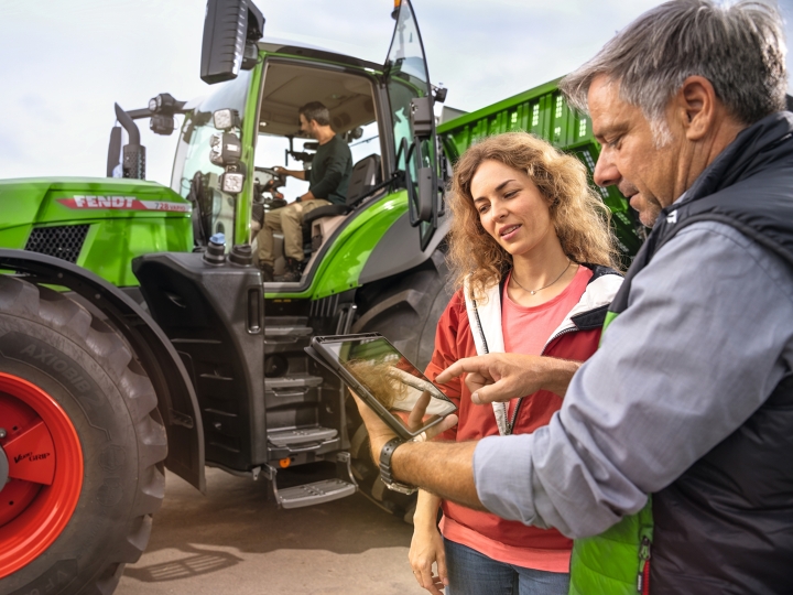 A farmer finding out about AGCO Finance options from a Fendt dealer