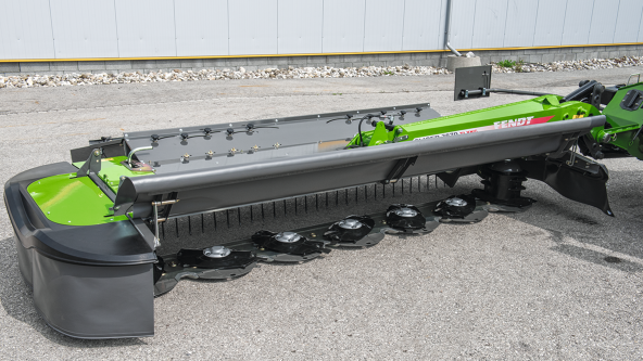 Fendt Slicer TLX mower with folded-up outer guards.