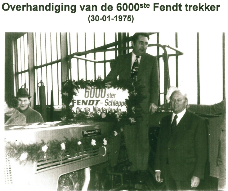 Historical black and white photo from 1975, showing 3 men around a decorated Fendt farmer with a sign ’6,000th Fendt tractor for the Netherlands’