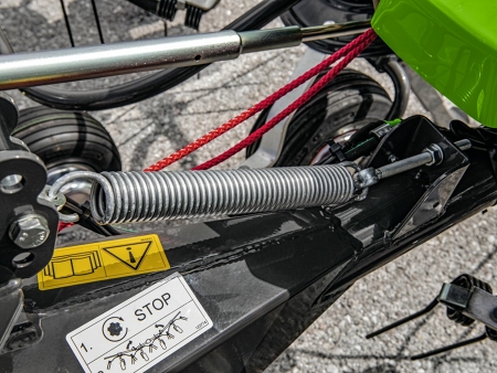 Photographic close-up of the Fendt Twister tension spring