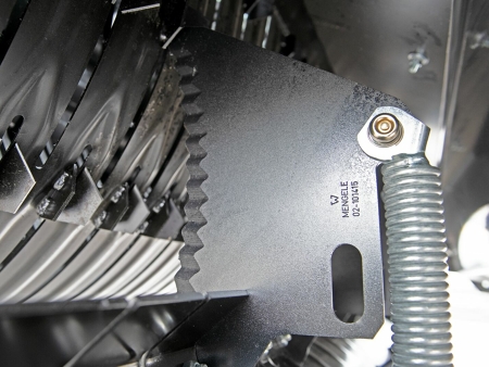 Close-up of a Fendt Tigo forage wagon with Trimatic single blade guard, which protects each blade individually against damage from foreign objects.