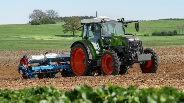 Il nuovo Fendt e100 Vario per la raccolta in campo