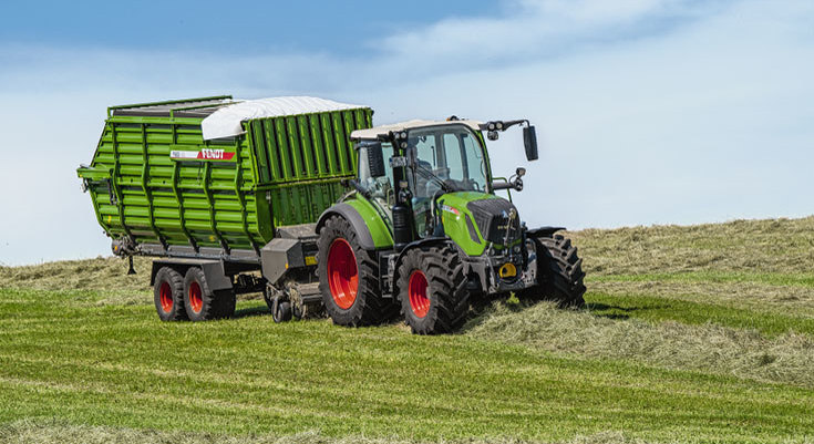 Fendt Tigo ST lopbarības piekabe ar Fendt 300 Vario traktoru