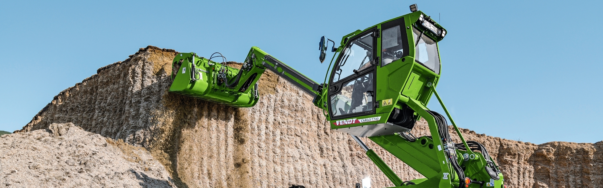 Fendt Cargo T740 sagriež kukurūzas skābbarību