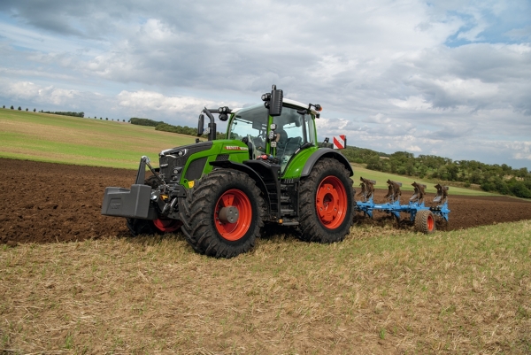 Fendt 600 Vario uzar lauku