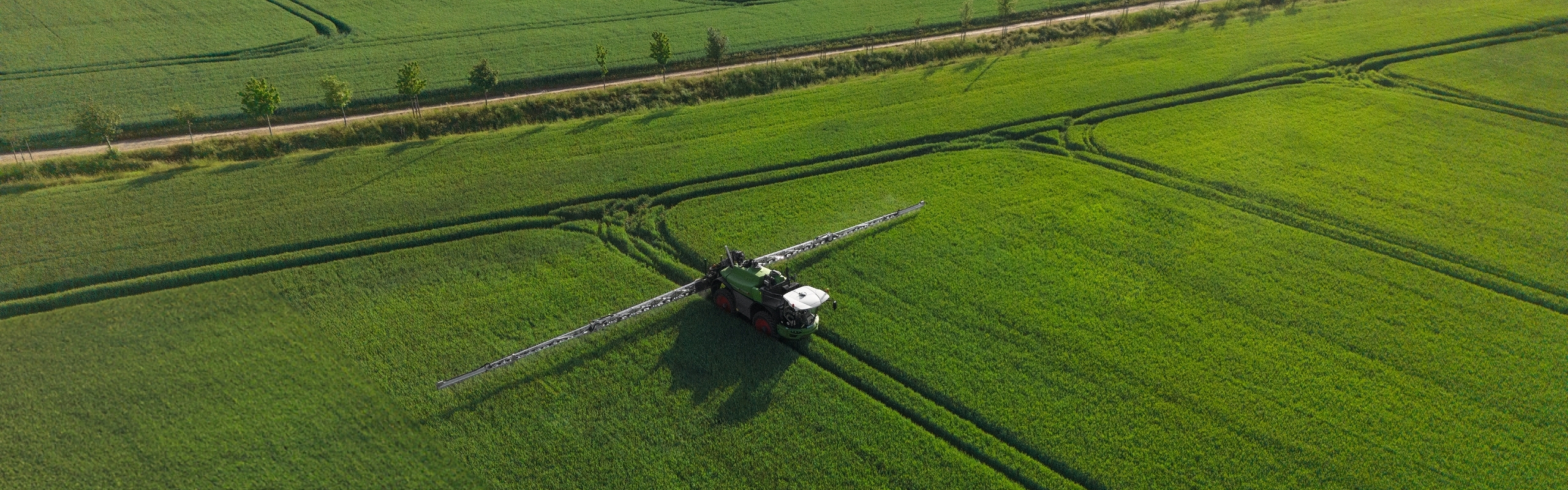 Fendt Rogator 600 Gen2 darbības laikā, uzņemts ar dronu