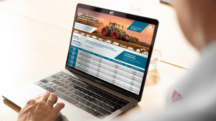 Bilde av den bærbare datamaskinen til en forhandler for AGCO finansiering av Fendt landbruksmaskiner