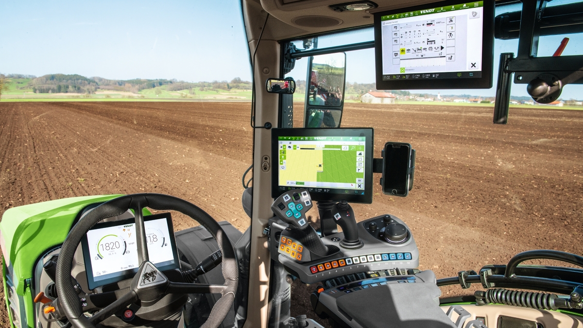 Zbliżenie kabiny ciągnika Fendt 700 Vario Gen6