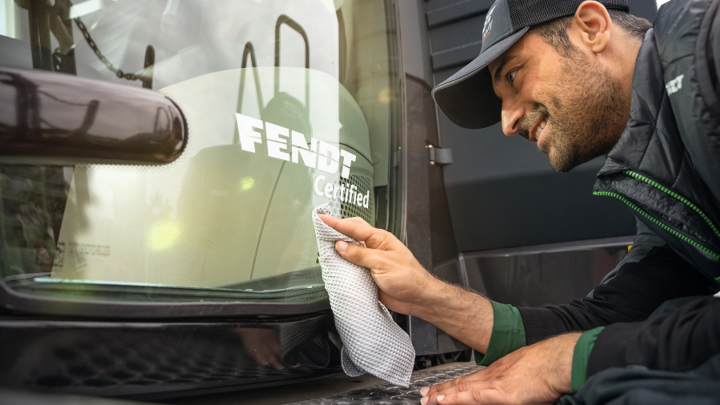 Fendt dealer handing over tractor keys to a farmer