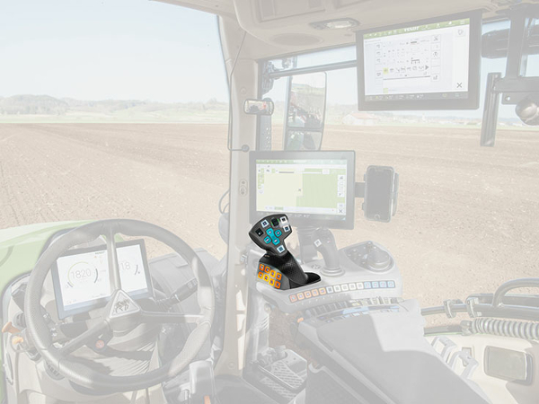 Close-up of the Fendt 700 Vario Gen6 cab in which the multi-function joystick is highlighted in colour