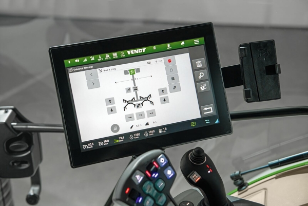 Close-up of a Fendt terminal with ISOBUS setting options.