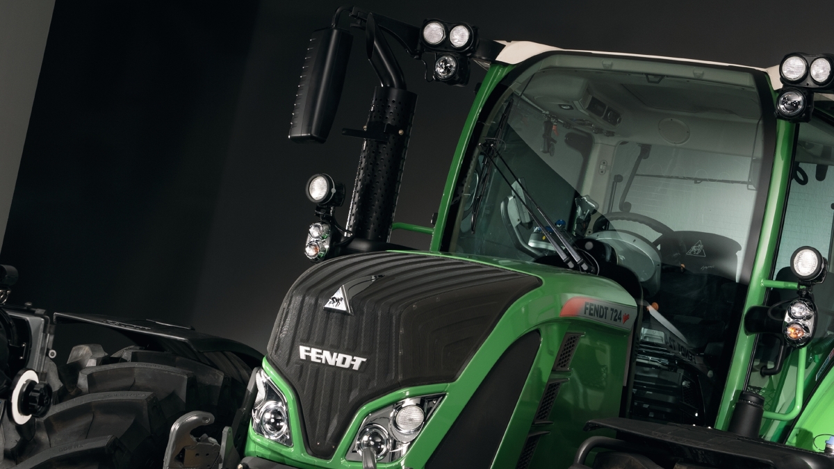 Close-up view of the cab of the Fendt 724 Vario Gen4