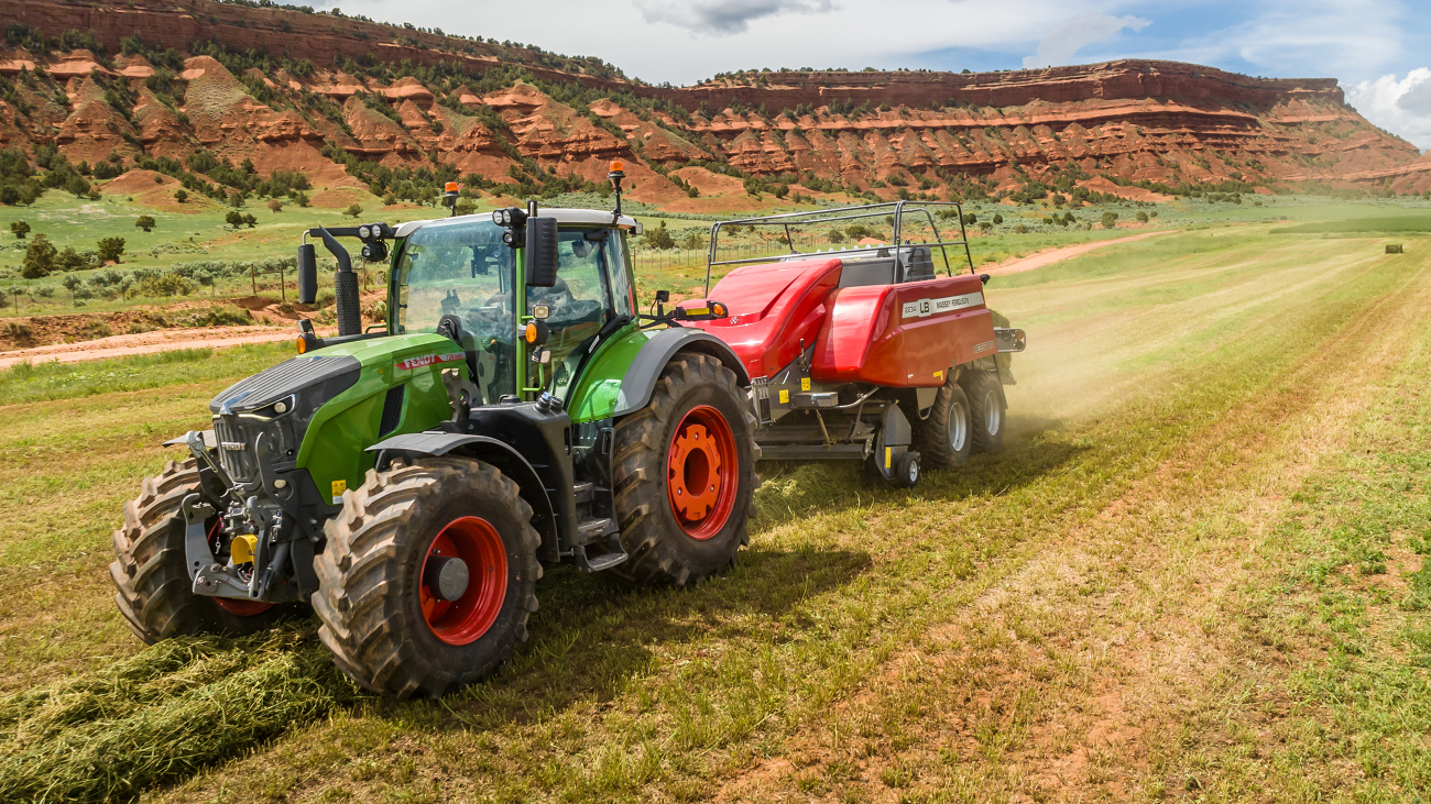 Fendt Tractor in field baling hay